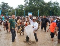 Warga Masyarakat Antusias Ikuti Gogokh Iwa Peringatan HUT Ke-16 Kabupaten Pringsewu