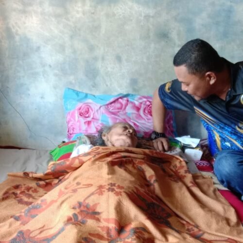 Camat Kedondong Irwan Rosa. S. H., Kunjungi Warga Desa Tempel Rejo Yang Terbaring Sakit