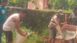 Anggota Marinir Yonif 9 Rela Rogoh Kocek Pribadi Perbaiki Jalan Rusak Di Desa Way Harong
