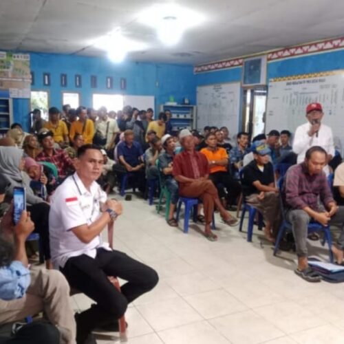 Warga Desa Maja Kecamatan Kalianda Beramai-Ramai Datangi Kantor Desa Meminta Kades Mengundurkan Diri