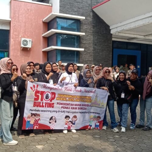 Emak-Emak Gelar Aksi Demo di Dinas Pendidikan Pesawaran, Protes Perundungan oleh Guru di SMPN 19