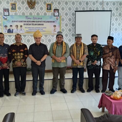 Bupati  Bersama Kades Se Kabupaten Pesawaran Study Tiru  Di Desa Teluk Bakau Gunung Kijang Bintan Kepri