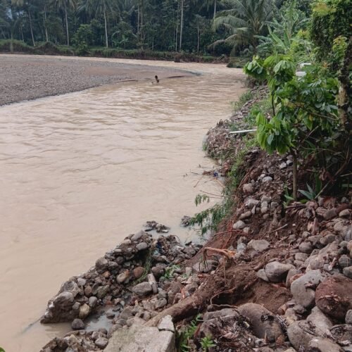 Warga Tajur Trauma Di Waktu Banjir Tiba Menghantam Tanggul Sungai