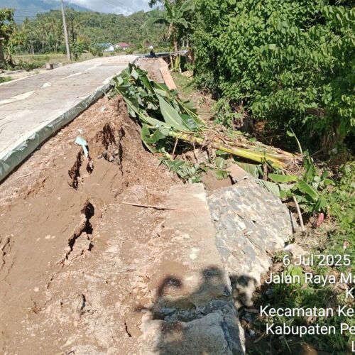 Gawat Proyek Milyaran Rupiah Di Waykhilau Ambrol – Warga Masyarakat Minta Dibongkar Dan Dikerjakan Ulang