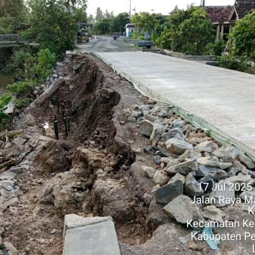 G – MAKI Mendesak Komisi III DPRD Kabupaten Pesawaran Turun Kroscek Proyek Di Way Khilau Yang Amborl