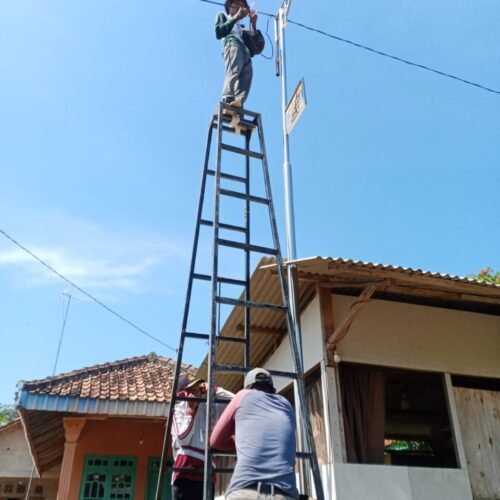 Giat Pemeliharaan Lampu Penerangan Jalan Umum PJU Tiyuh Way Sido