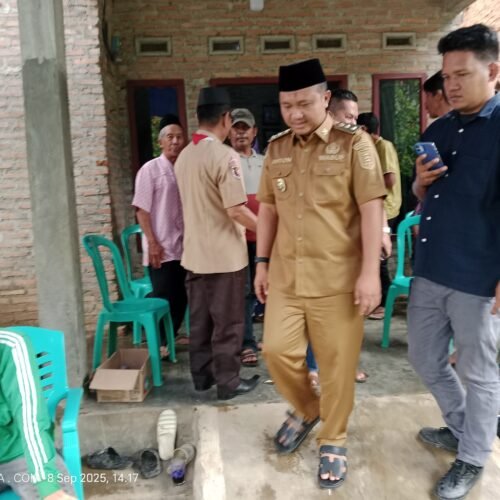 Pemda Pesawaran Sampaikan Belasungkawa dan Doa, Kunjungi Keluarga Almarhum di Desa Kubu Batu 