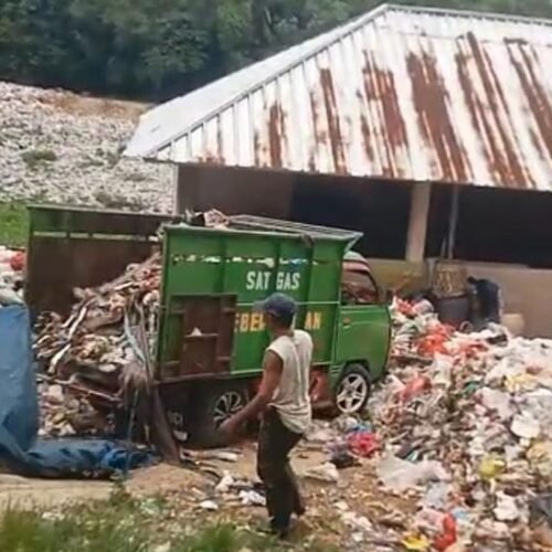 TPA Penuh Sampah, Petugas Kebersihan dan Warga Keluhkan Kondisi TPA Taman Sari Gedong Tataan