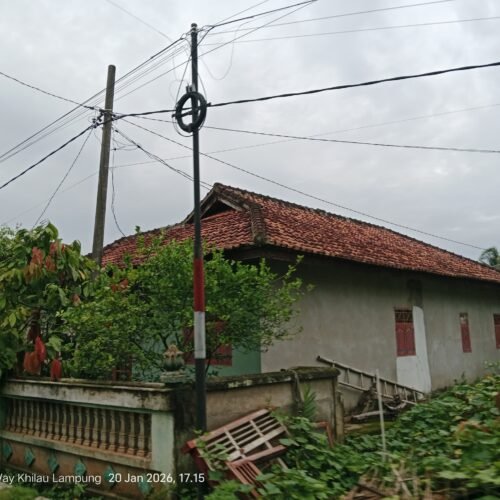 Warga Mada Jaya Kecamatan Way Khilau Keluhkan Pemasangan Tiang WiFi Di Pekarangan Nya Diduga Tanpa Izin Pemilik Tanah Serta Pemerintah Desa 