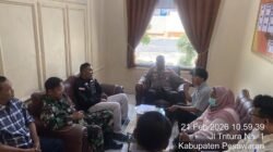 Polsek Kedondong Laksanakan Musyawarah Tindak Lanjuti Kasus Penganiayaan yang Libatkan ODGJ di Kubu Batu, Way Khilau