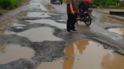 Ketua Jajaran Wartawan Indonesia (JWI) Desak Penertiban Truk “Tonase Lebih” Perusak Jalan di Tubaba