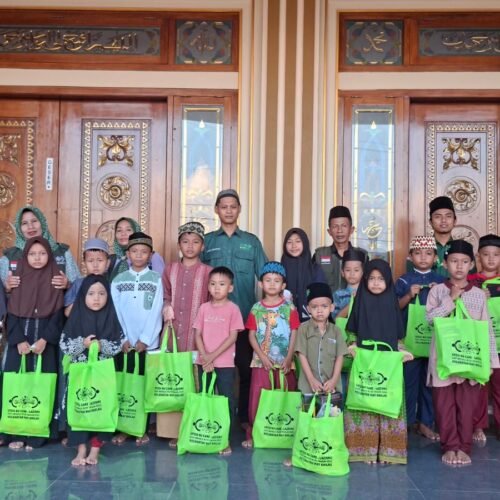 Upzis NU Care Lazisnu MWC Way Khilau Berbagi THR untuk Yatim Piatu dan Guru Ngaji Dhuafa Menjelang Idul Fitri
