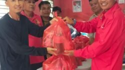 PWRI DPC PESAWARAN BAGIKAN BINGKISAN KEPADA PARA PENGURUS