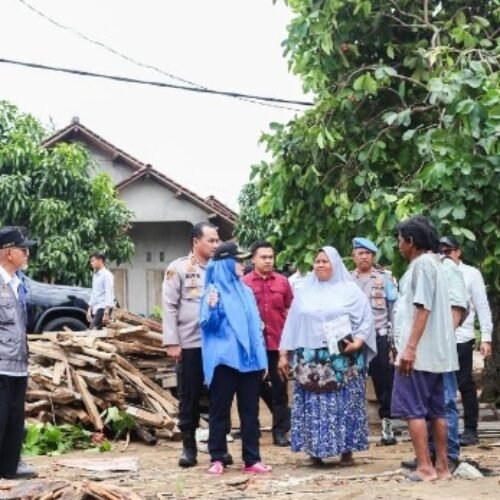 Bupati Pesawaran Tinjau Lokasi Terdampak Puting Beliung di Kecamatan Tegineneng