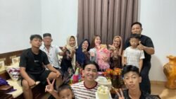 Momen Haru Lebaran Ke-5 Bendahara JWI Tubaba Beri Kejutan Ulang Tahun untuk Sang Adik, Pejuang Karier di Ibu Kota
