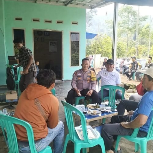 “Pastikan Situasi Kondusif, Polsek Kedondong Amankan Aksi Penyampaian Aspirasi di Desa Kubu Batu”