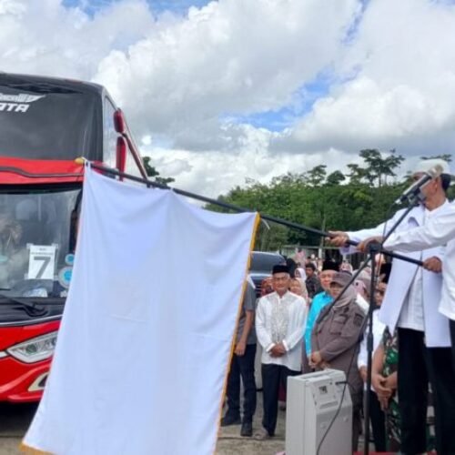 Wakil Bupati Nadirsyah Lepas 147 Calon Jamaah Haji Tulang Bawang Barat di Masjid Baitul Sobor