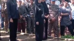 Prosesi Pemakaman Camat Kedondong Berlangsung Haru, Bupati dan Wakil Bupati Pesawaran Hadiri Penghormatan Terakhir