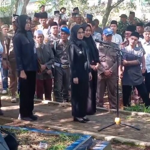 Prosesi Pemakaman Camat Kedondong Berlangsung Haru, Bupati dan Wakil Bupati Pesawaran Hadiri Penghormatan Terakhir