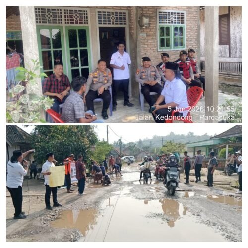 Kasat Sabhara Polres Pesawaran dan Kapolsek Kedondong Hadiri Aksi Damai LSM Penjara Indonesia Bersama Masyarakat Di Jalan Provinsi Yang Rusak 