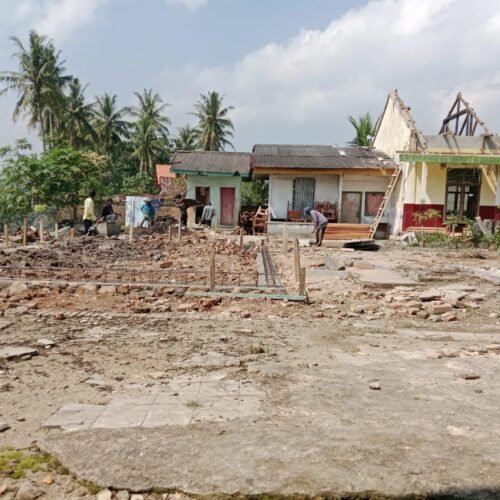 Wali Murid SDN 8 Way Khilau Ucapkan Terimakasih Dimulainya Rehabilitasi Sekolah Tempat Putra Putri Nya Belajar Menimba Ilmu