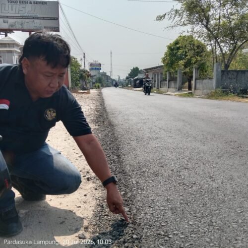 LSM PENJARA Indonesia DPD Provinsi Lampung Bersama Masyarakat Temukan Dugaan Ketidaksesuaian Hasil Proyek Hotmix Jalan Provinsi di Pardasuka