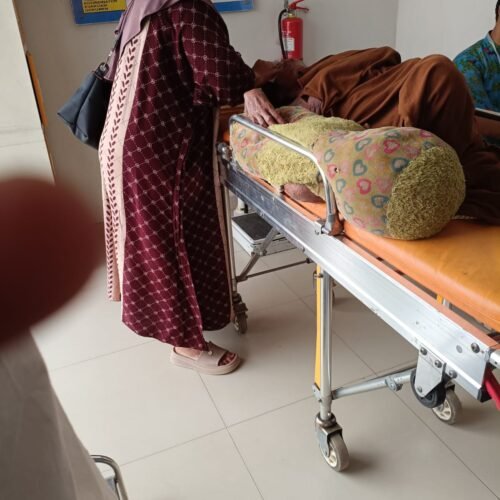 Suanah, Warga Kurang Mampu Penderita Penyakit Kulit di Desa Sindang Garut, Dirujuk ke RS Mitra Husada