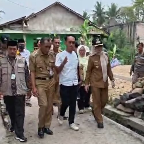 Kunjungan Bupati Pesawaran ke Desa Kertasana Diwarnai Dialog Kritis, Doni Andika Pertanyakan Kepastian Pembangunan Jalan Kabupaten Di Kertasana 