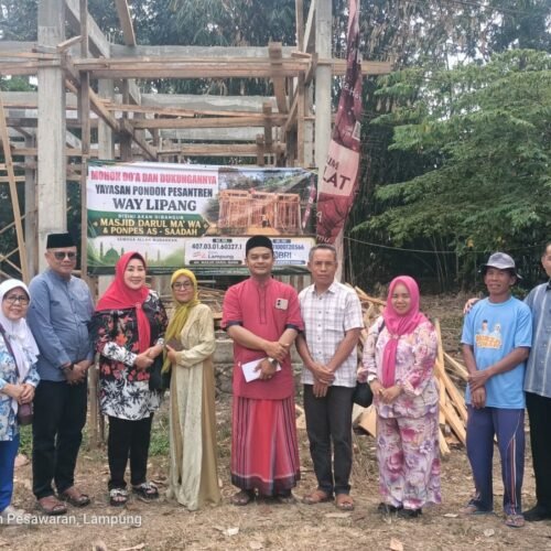 Ketua Srikandi Dermawan Pesawaran Kembali Datangi Ponpes As-Sa’Adah Way Lipang, Dampingi Istri H. Zulkifli Anwar Serahkan Bantuan Untuk Pembangunan Masjid