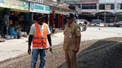 Bupati Aceh Timur Instruksikan Kadis PUPR Tinjau Pengaspalan Jalan di Idi Rayeuk, Pastikan Infrastruktur Berkualitas