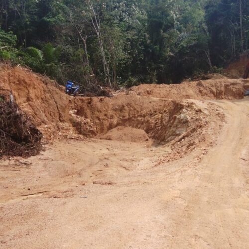 TANAH URUK DIDUGA DIJUAL Rp50.000 PER DUMP TRUCK, ASWAL DESAK PEMKAB TAPTENG BUKA LEGALITAS PENGGALIAN