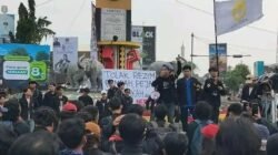 KM ITERA GELAR AKSI DI TUGU ADIPURA, BAWA LIMA TUNTUTAN UNTUK PEMERINTAH